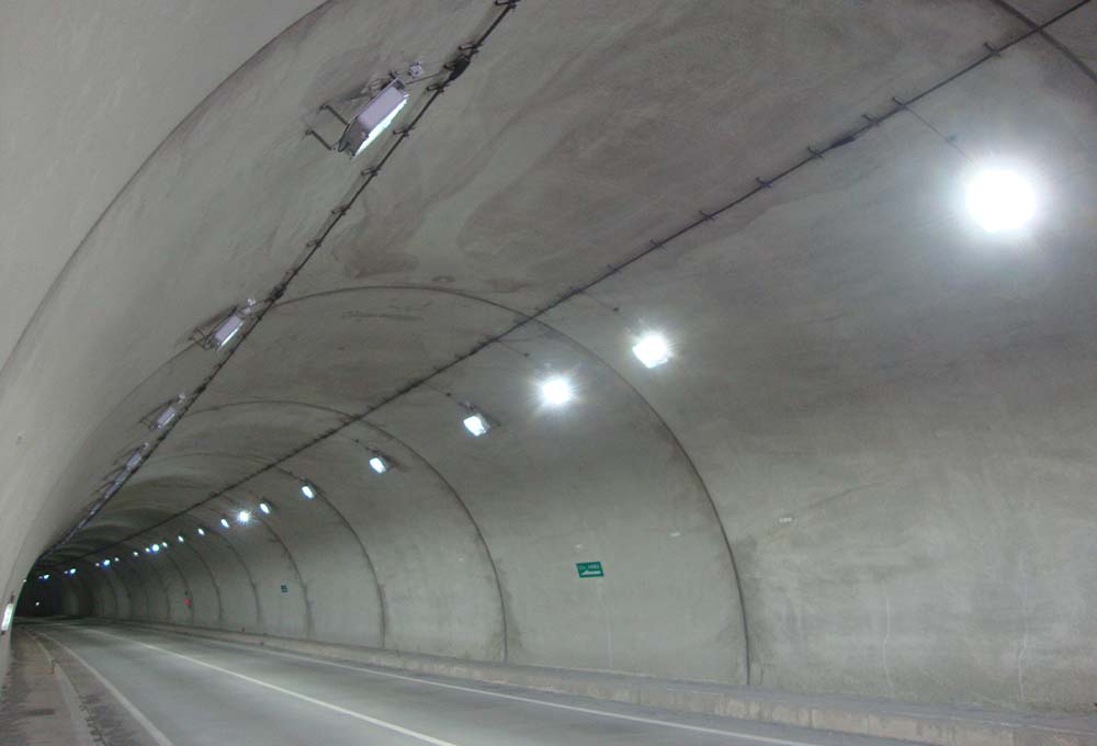トンネル照明LED化工事